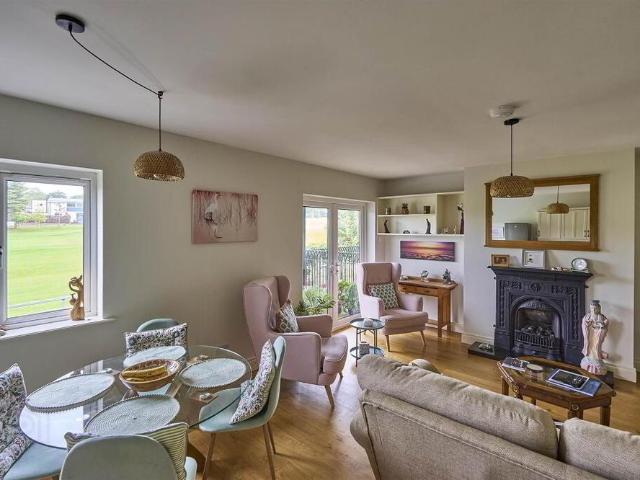 Flat 1, 17 Church Road, Helens Bay, BT19 1TP