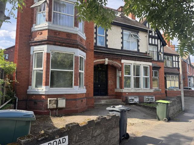 Flat 1, 1 Clarkson Road, Wednesbury. 3 bed flat to rent £895 pcm £207 pw