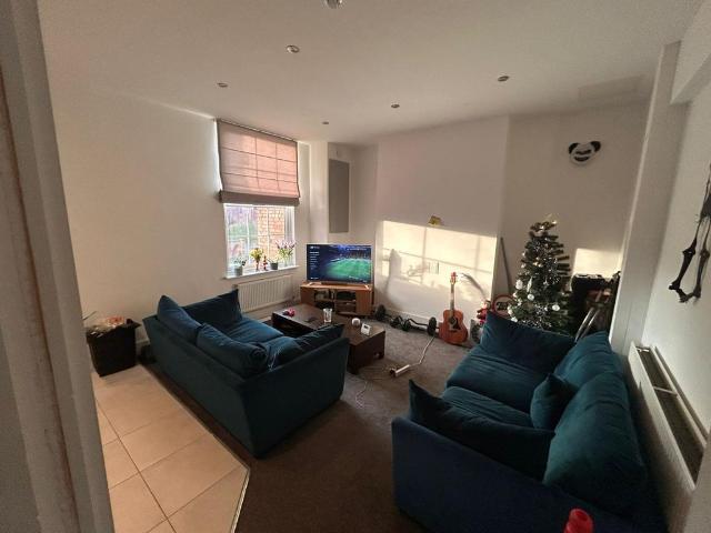 Flat 1, 51 Mansfield Road. 6 bed ground floor flat to rent £3,562 pcm £822 pw