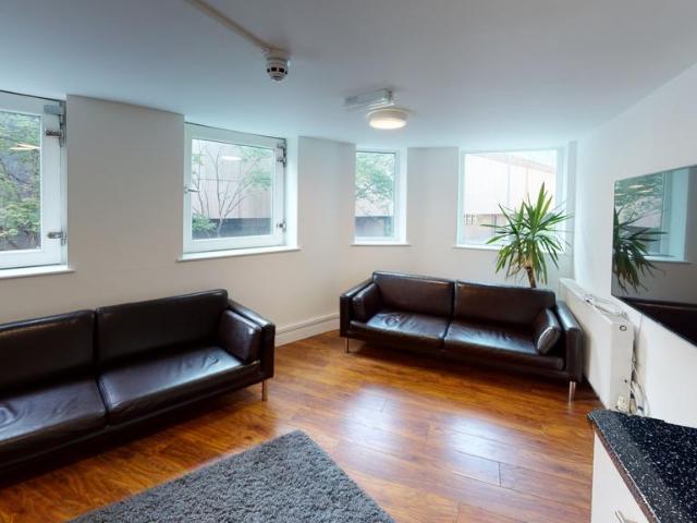 Flat 1, 54 Glasshouse Street. 4 bed terraced house to rent £2,340 pcm £540 pw
