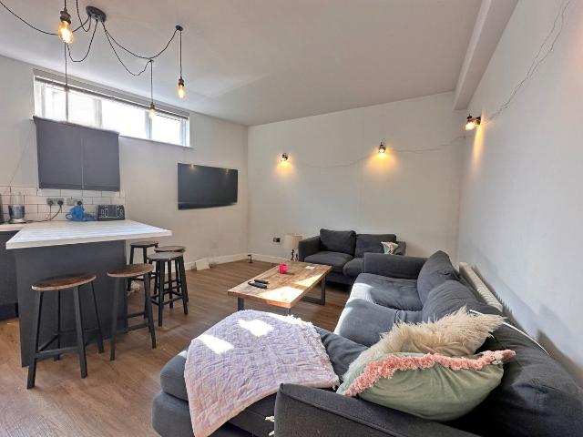 Flat 1, 72 Lower Parliament Street NG1, 5 bed flat to rent, £3,467 pcm | PrimeLocation