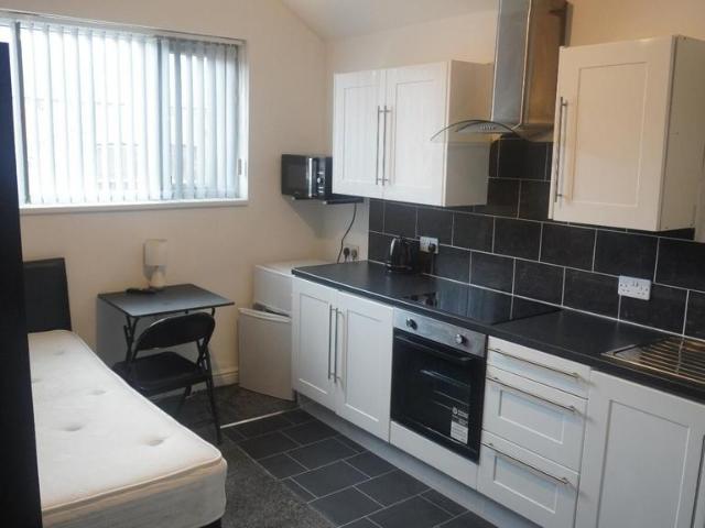 Flat 1, 74 Borough Road, Middlesborough 1 bed in a house share to rent £550 pcm £127 pw