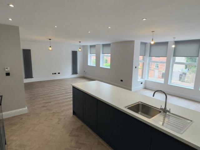 Flat 1, Claremont Drive, Headingley, Leeds, LS6 4ED 31210 sbliving | sbliving