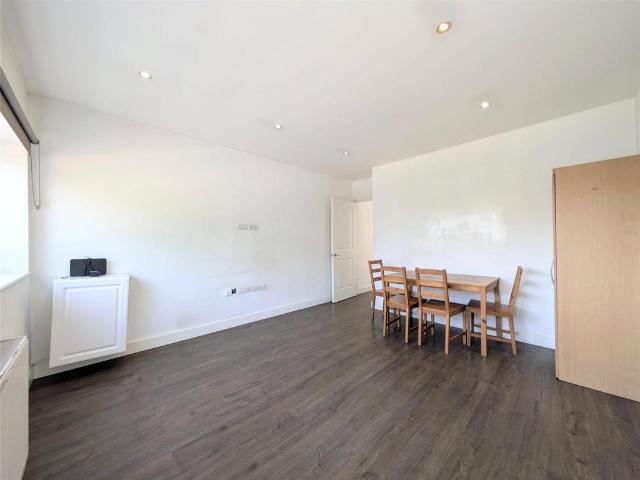 Flat 1 Ballards Lane, London N3 2 bed apartment to rent £1,750 pcm £404 pw