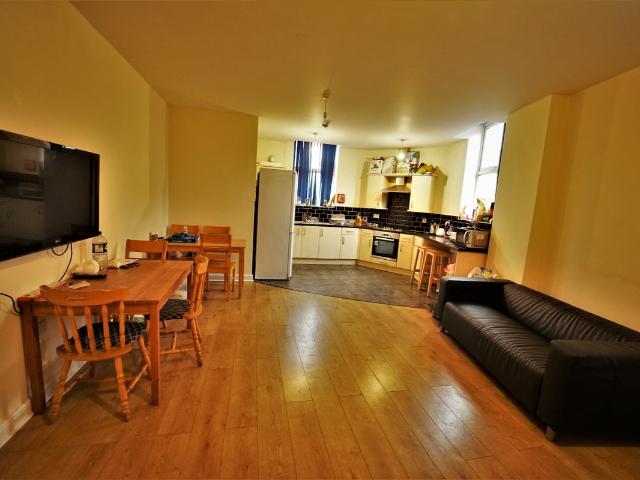 Flat 1, Old Nottingham Arms, 7 Dulwich Road, Radford, Nottingham NG7, 5 bed shared accommodation to rent, £2,492 pcm | PrimeLocation