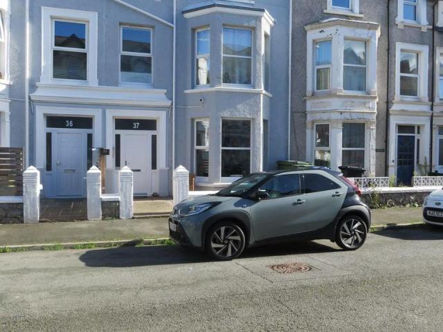 Flat 1, Llandudno, LL30 1 bed ground floor flat to rent £775 pcm £179 pw