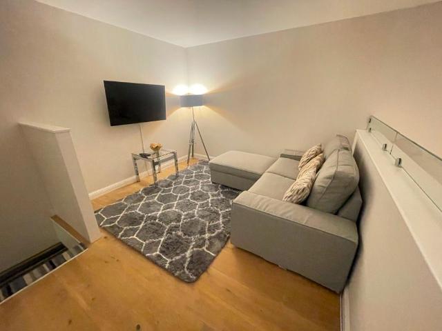 Flat 1, Mcdonald Road, Broughton, Edinburgh EH7, 1 bed flat to rent, £1,500 pcm | PrimeLocation