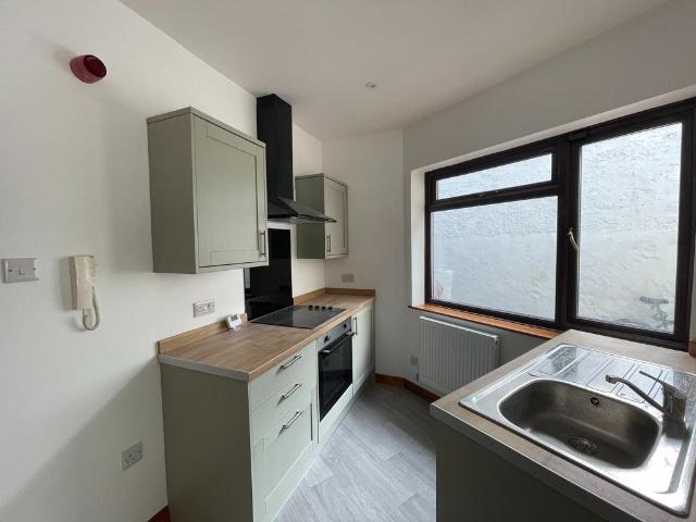 Flat 1 Neville House Studio to rent £425 pcm £98 pw
