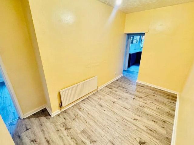 Flat 1, Room 2, 69 Wellington Road, Dudley, DY1 1UH
