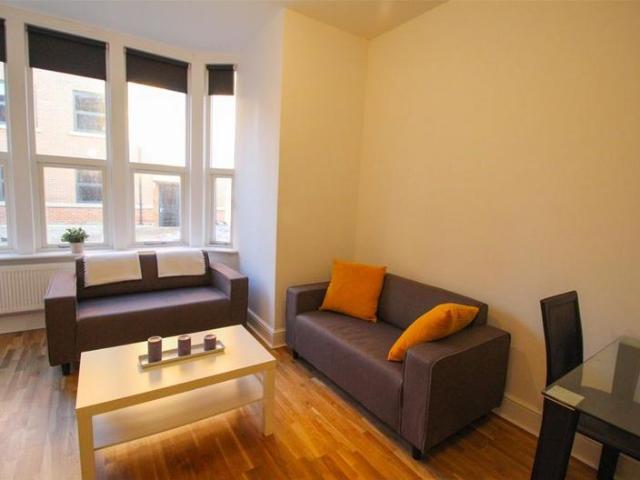 Flat 1, The Villa, LS3 1BU 3 bed flat to rent £1,499 pcm £346 pw
