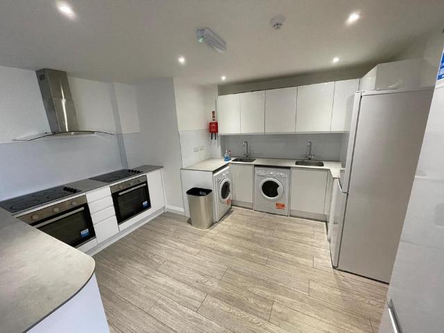 Flat 1, Trinity Square, 9 Ensuite. 9 bed flat to rent £7,155 pcm £1,651 pw