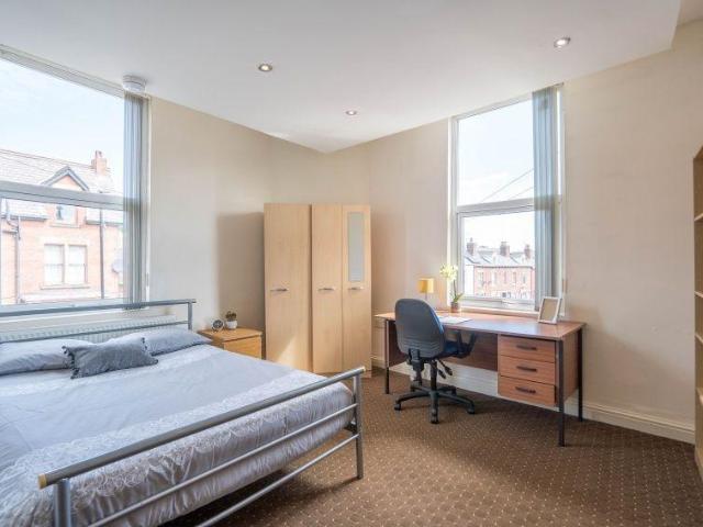 Flat 1A 341 343 Sharrowvale Road. 1 bed in a house share to rent £451 pcm £104 pw
