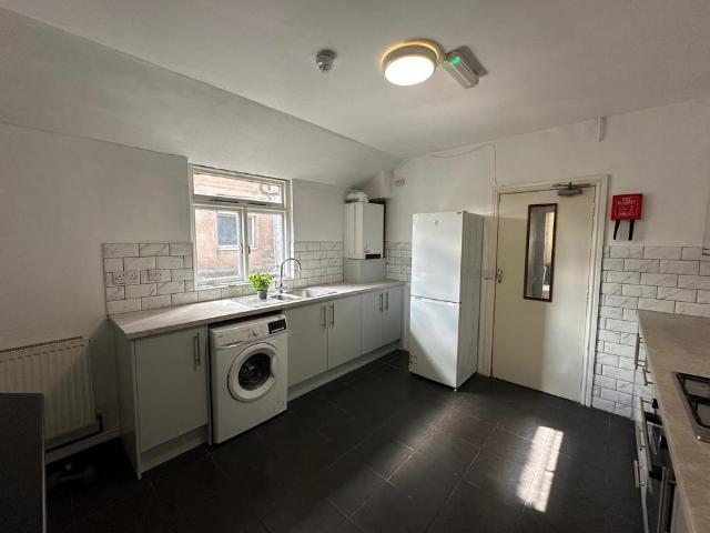 Flat 25 A Bath Street, CV31 3AF 6 bed flat to rent £3,300 pcm £762 pw