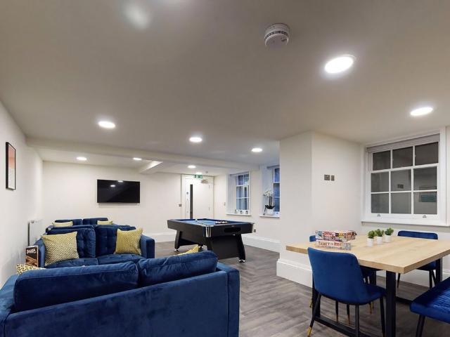 Flat 25, 34 Hyde Terrace