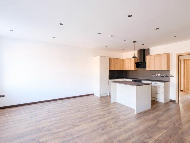 Flat 26, Standish Court PR7, 2 bed flat to rent, £1,000 pcm | PrimeLocation