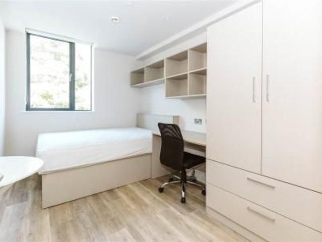 Flat 29 Parkside House, 2