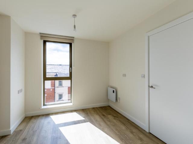 Flat 205, 166 Rockingham Street 1 bed flat to rent £1,050 pcm £242 pw