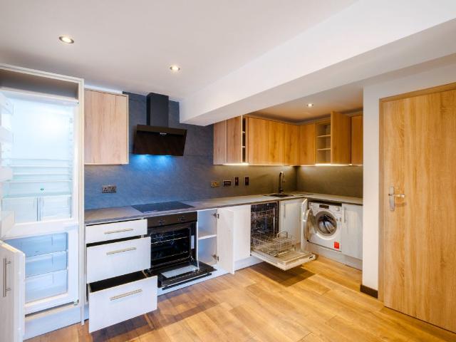 Flat 20, Standish Court PR7, 2 bed flat to rent, £1,000 pcm | PrimeLocation