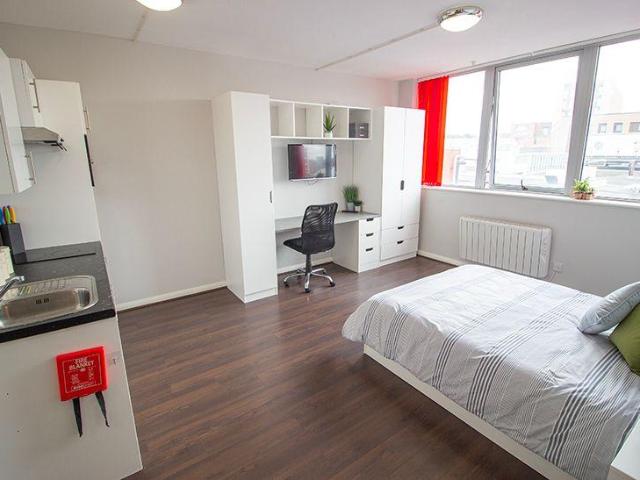 Flat 210, Victoria House,76 Milton. Studio to rent £845 pcm £195 pw