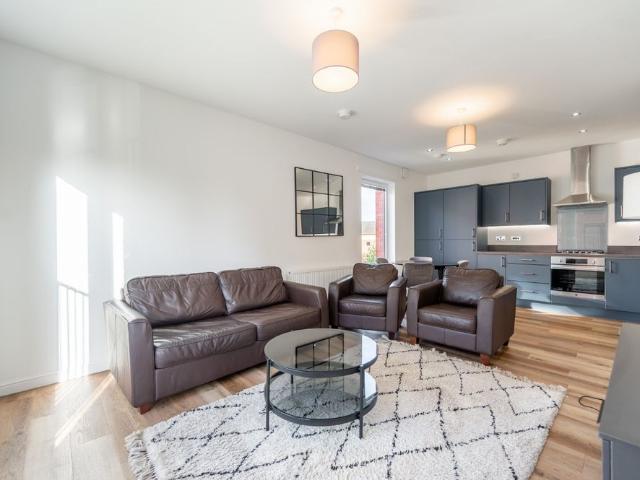Flat 2/1 Greenholme Street