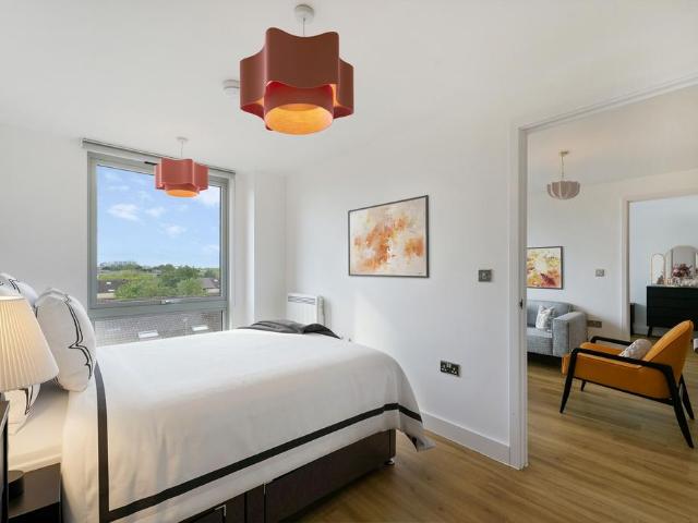 Flat 222 Solstice Apartments, 801. 2 bed apartment to rent £1,700 pcm £392 pw