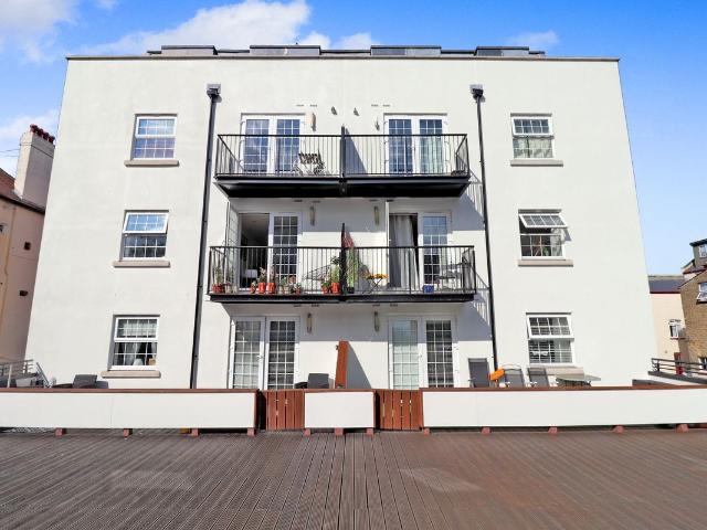 Flat 23 Regents Court, 151 Alexandra Road, Southend On Sea SS1, 2 bed flat to rent, £1,350 pcm | PrimeLocation