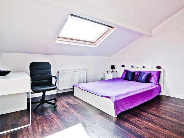 Flat 2T, 13 Kelso Road, LS2 9PR 2 bed flat to rent £1,121 pcm £259 pw