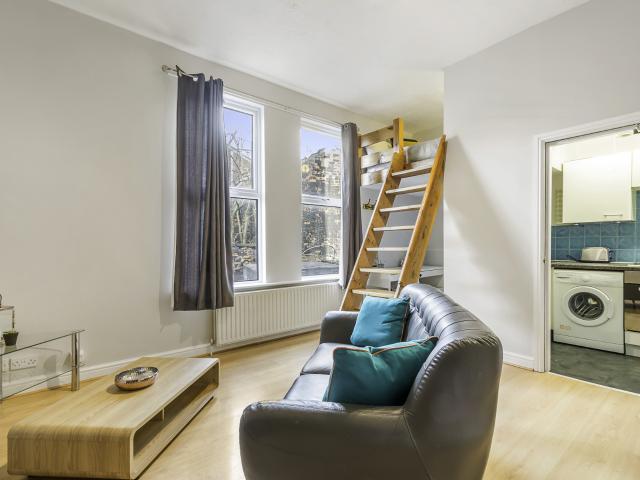 Flat 2, 3 Moor View Leeds, LS6 1AQ