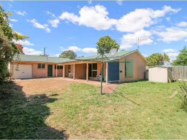 Flat 2, 11 Sturt Avenue, SINGLETON House for rent Listed by B.