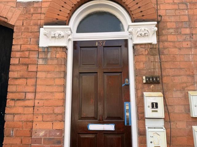 Flat 2, 137 Durham Road, B11 4LJ 1 bed flat to rent £850 pcm £196 pw