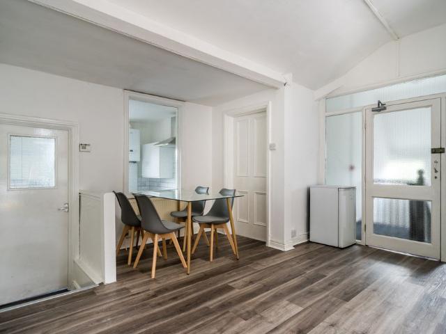 Flat 2, 1A Shaw Lane, LS6 4DH, Leeds