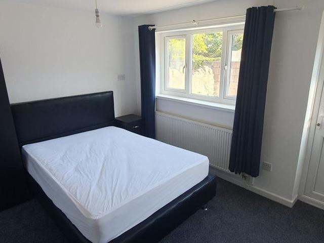 Flat 2, 20 Mundy Place, Cathays, Cardiff, CF24 4BZ