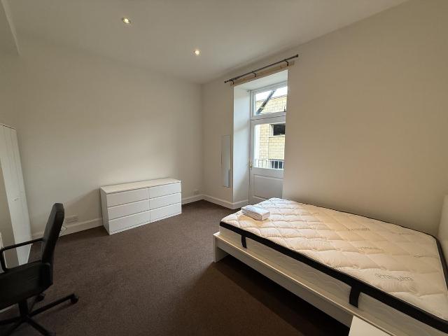 Flat 2, 21 Commercial Street, Dundee DD1, 4 bed flat to rent, £1,800 pcm | PrimeLocation