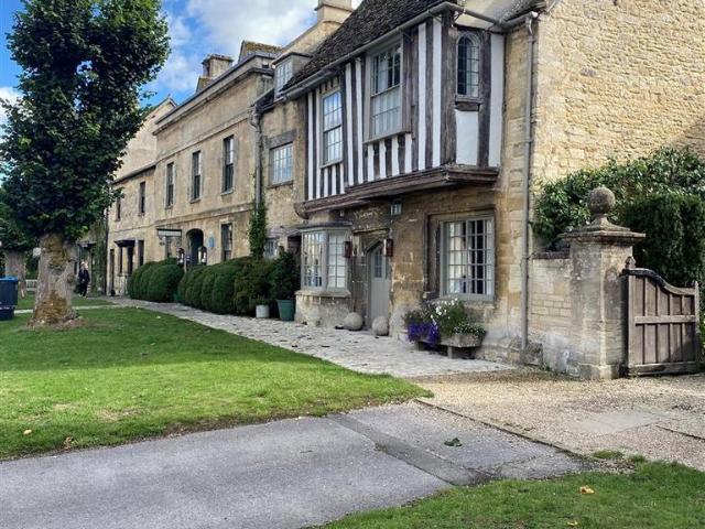Flat 2, 21A Sheep Street, Burford 2 bed flat to rent £1,750 pcm £404 pw