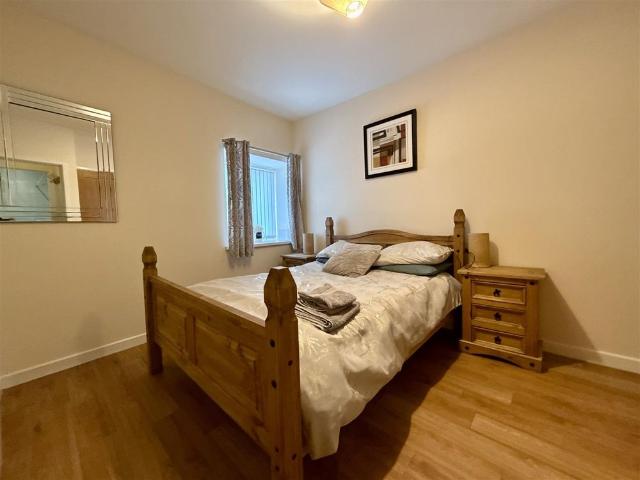 Flat 2, 245 Caernarfon Road