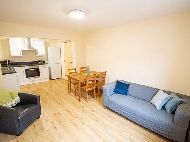 Flat 2, 254 North Sherwood Street. 4 bed flat to rent £1,907 pcm £440 pw