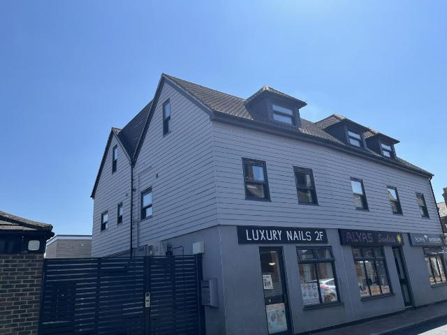 Flat 2 2G Holborough Road, Snodland, Kent ME6, 2 bed flat to rent, £1,350 pcm | PrimeLocation