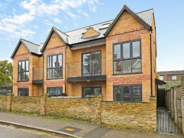 Flat 2, 42 Lyveden Road, Tooting SW17, 2 bed flat to rent, £2,600 pcm | PrimeLocation