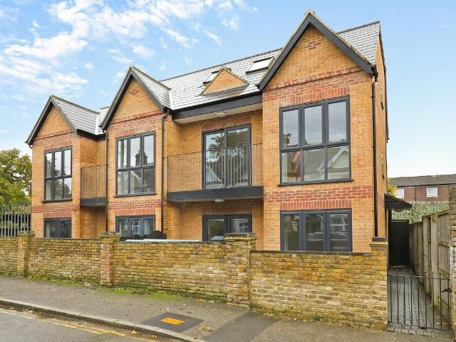 Lyveden Road, Tooting SW17, 2 bed flat to rent, £2,500 pcm | PrimeLocation