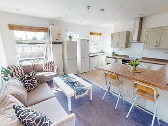 Flat 2 51 Mansfield Road 6 bed ground floor flat to rent £3,562 pcm £822 pw