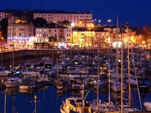Flat 2, 68 Harbour Parade, Ramsgate. 2 bed flat to rent £1,150 pcm £265 pw