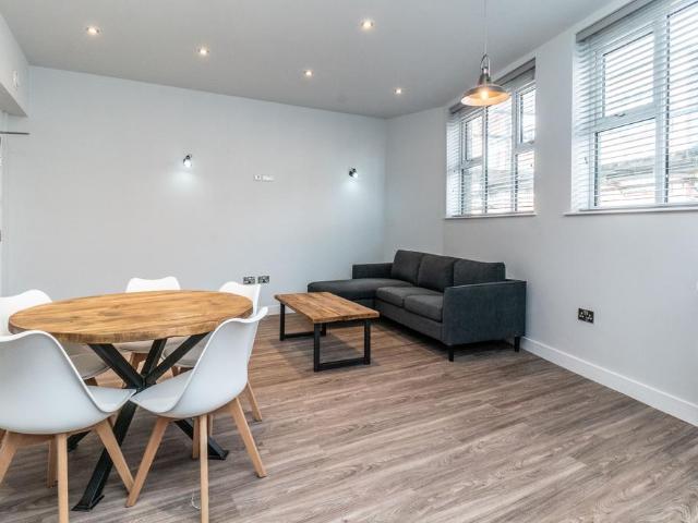 Flat 2, 72 Lower Parliament Street 5 bed flat to rent £3,683 pcm £850 pw