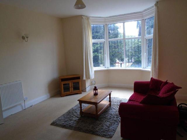 Flat 2 933 Bristol Road, B29 6ND 2 bed flat to rent £950 pcm £219 pw