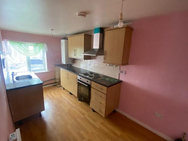 Flat 2, 95 High Street, Dudley, DY1 1QP 1 bed flat to rent £695 pcm £160 pw
