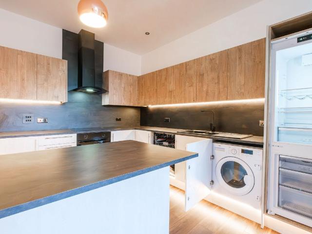 Flat 2 Cooper House, Hull HU1, 3 bed flat to rent, £1,350 pcm | PrimeLocation