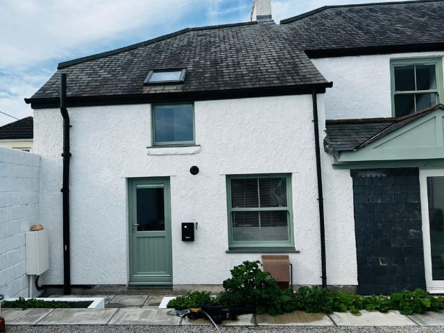 Flat 2, Canonstown, Hayle TR27, 2 bed flat to rent, £1,100 pcm | PrimeLocation