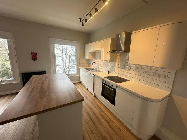 Flat 2, Clarendon Square, CV32 5QJ 2 bed flat to rent £1,550 pcm £358 pw