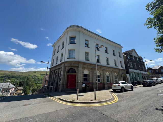 Flat 2, Armoury Court, Armoury Hill. 1 bed flat to rent £695 pcm £160 pw