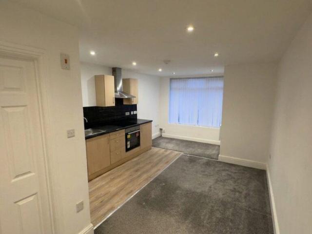 Flat 2, Harehills Lane, Harehills. 1 bed flat to rent £600 pcm £138 pw