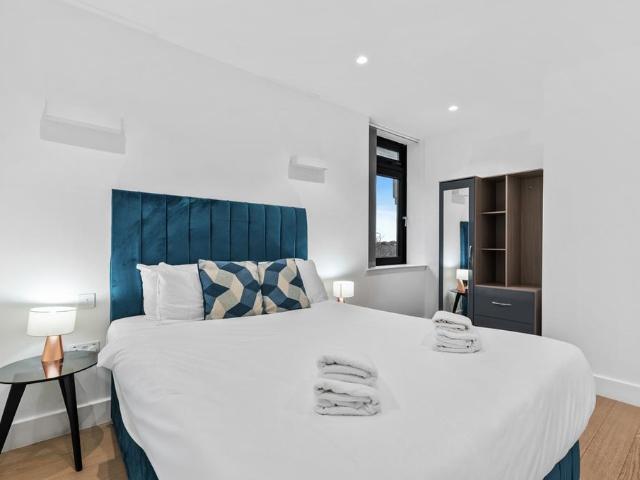 Flat 2, Park Hill House, New Horizons. 2 bed flat to rent £2,270 pcm £524 pw